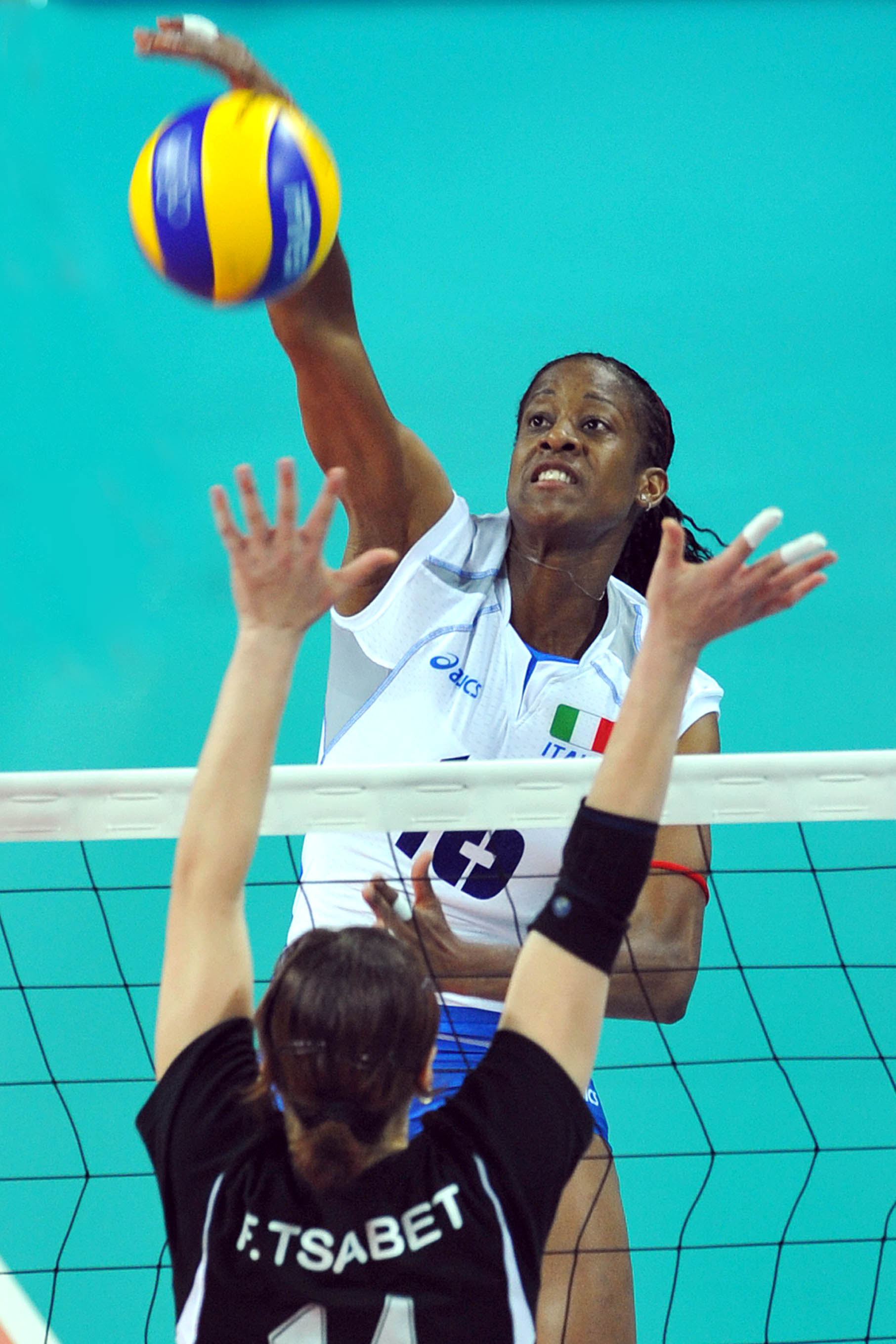 Taismary Aguero (ITA) spikes