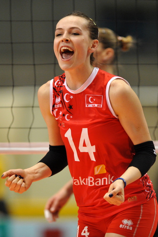 Women´s World Championships 2010 Final Round in Tokyo (JPN) Match 5/6 Turkey (TUR) vs. Italy (ITA) Eda Erdem (#14 TUR) *** Local Caption ***+