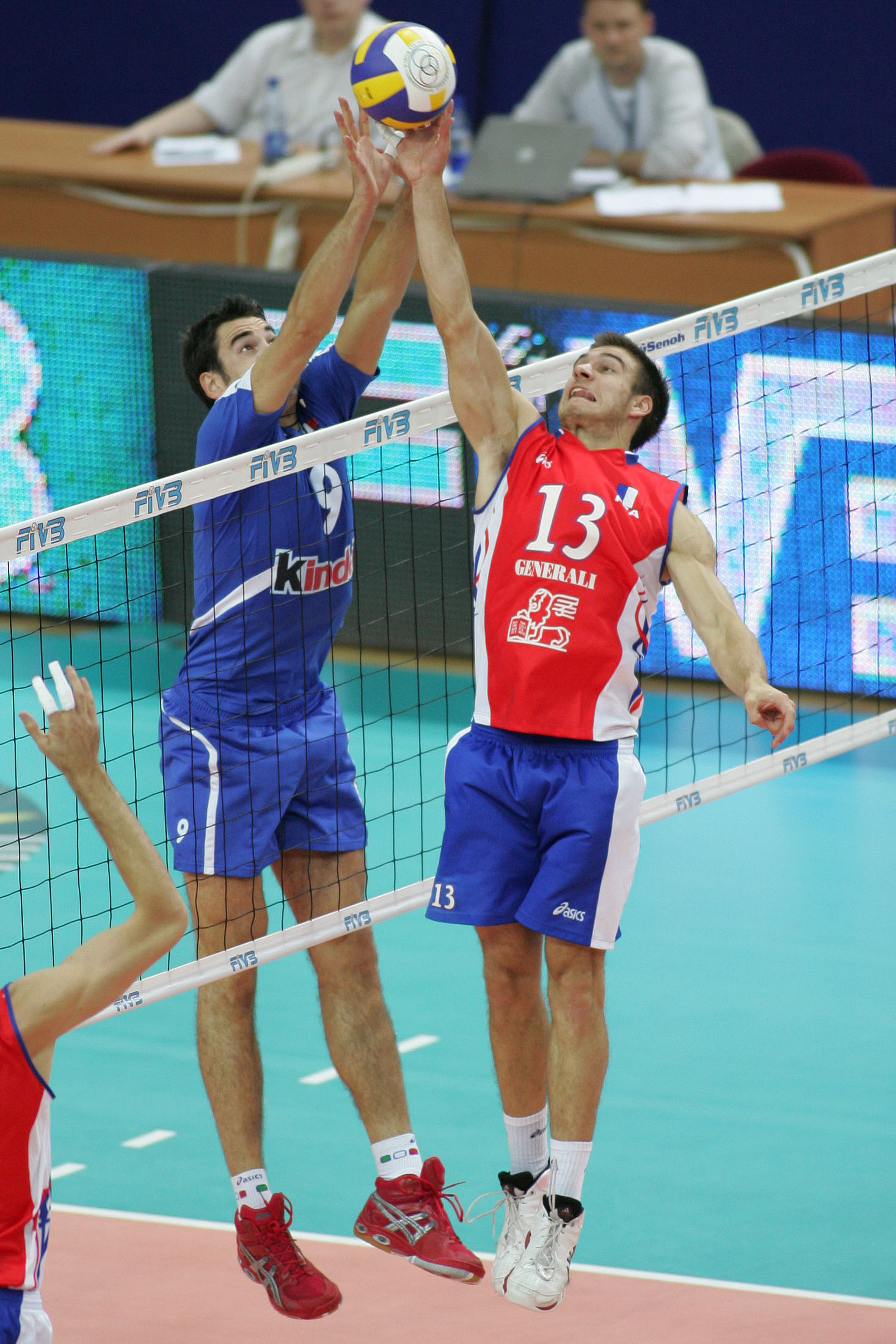 Pujol (right) of France against Savani (ITA)
