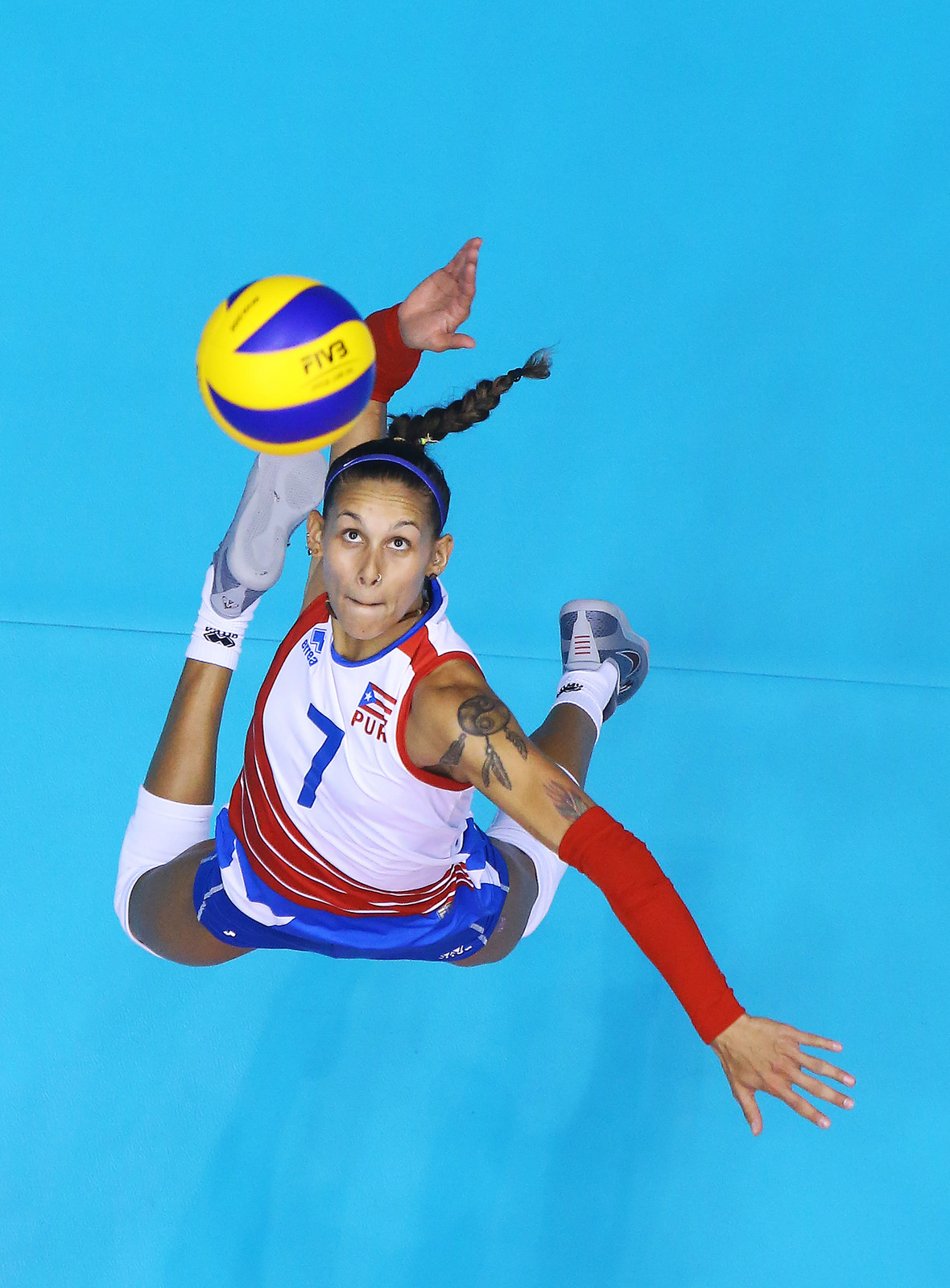 StephanieEnrightofPuertoRicoserves