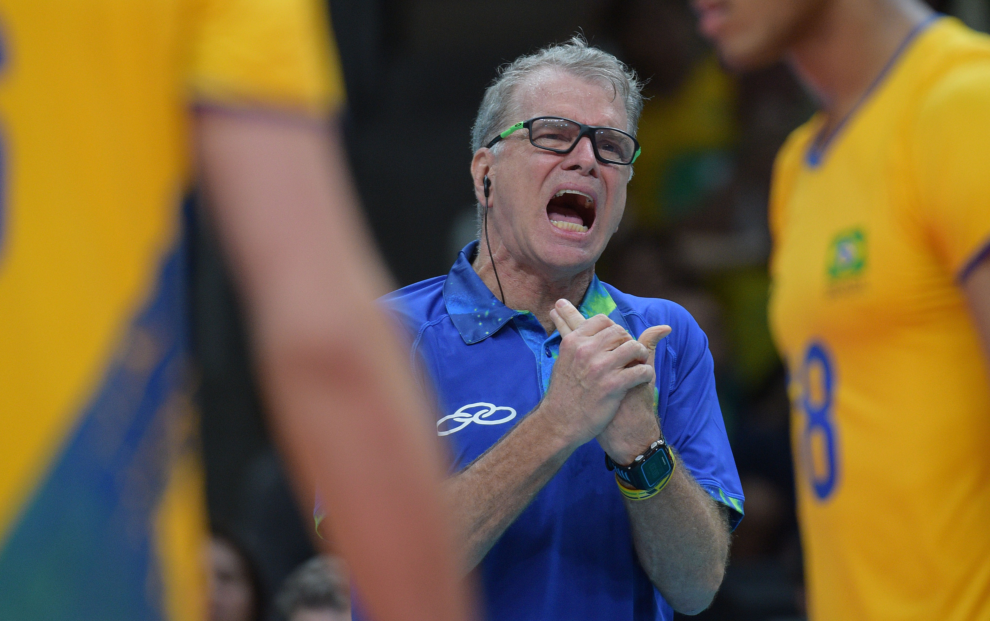 BrazilsHeadCoachBernardoRezendeshoutstoplayers