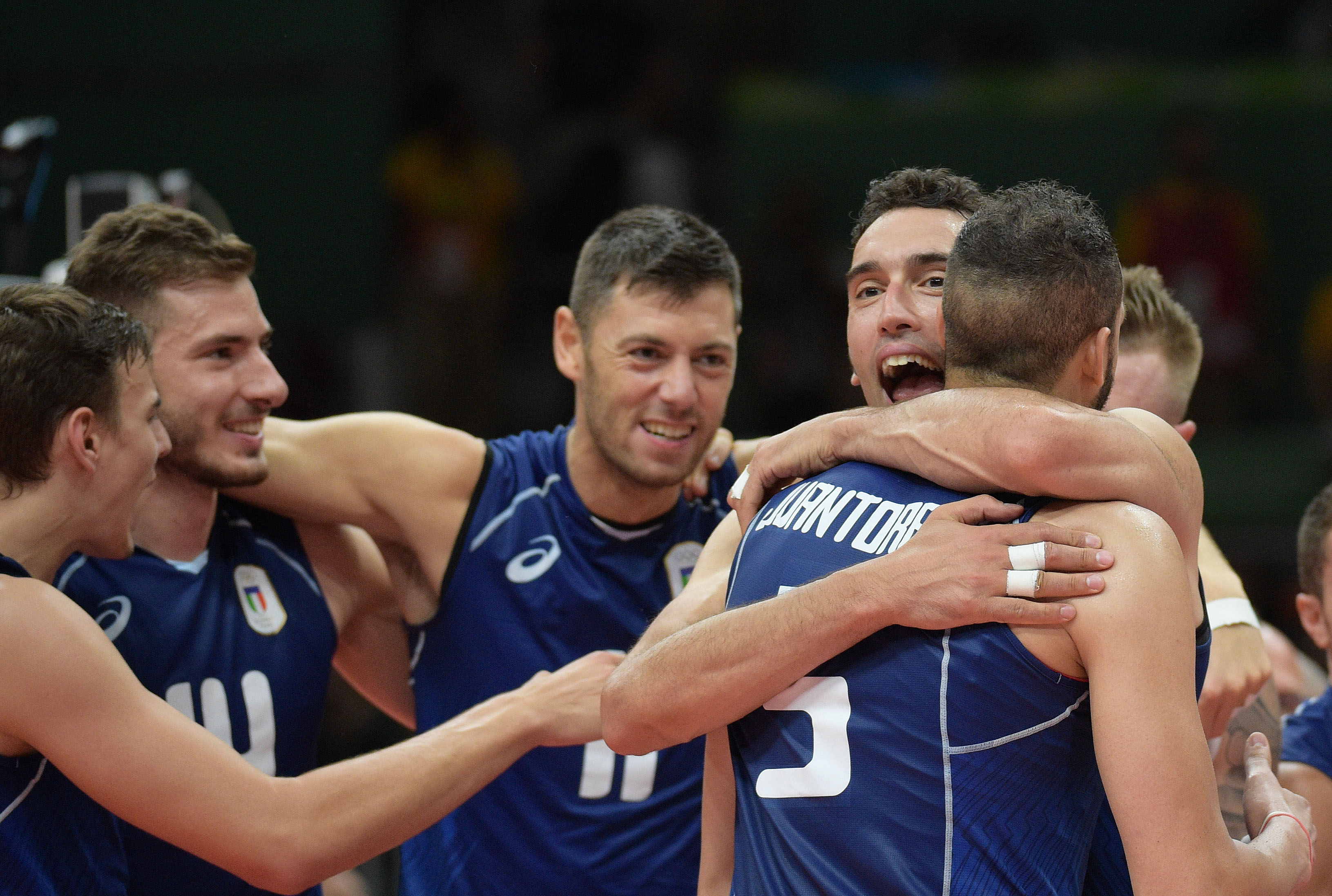 Italianplayershugeachotherafterscoringapoint