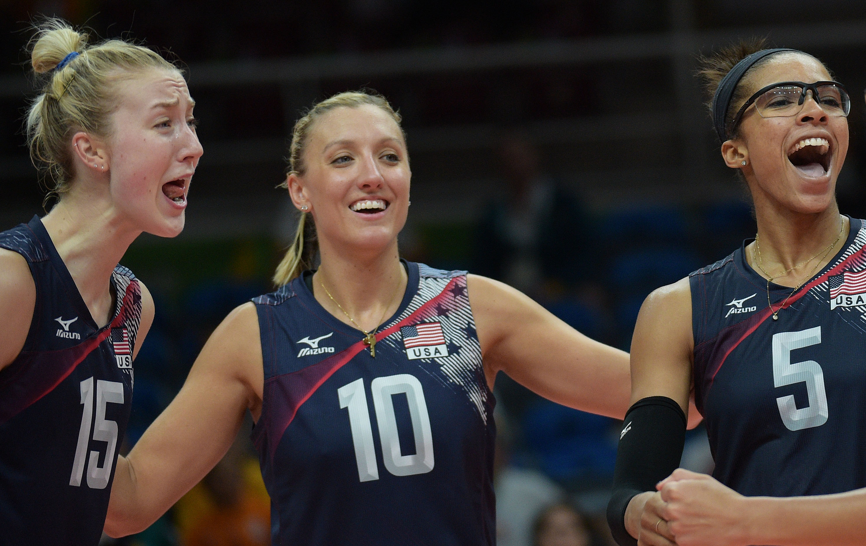 JordanLarsonofUScelebrateswithteammatesRachaelAdamsandKimberlyHill