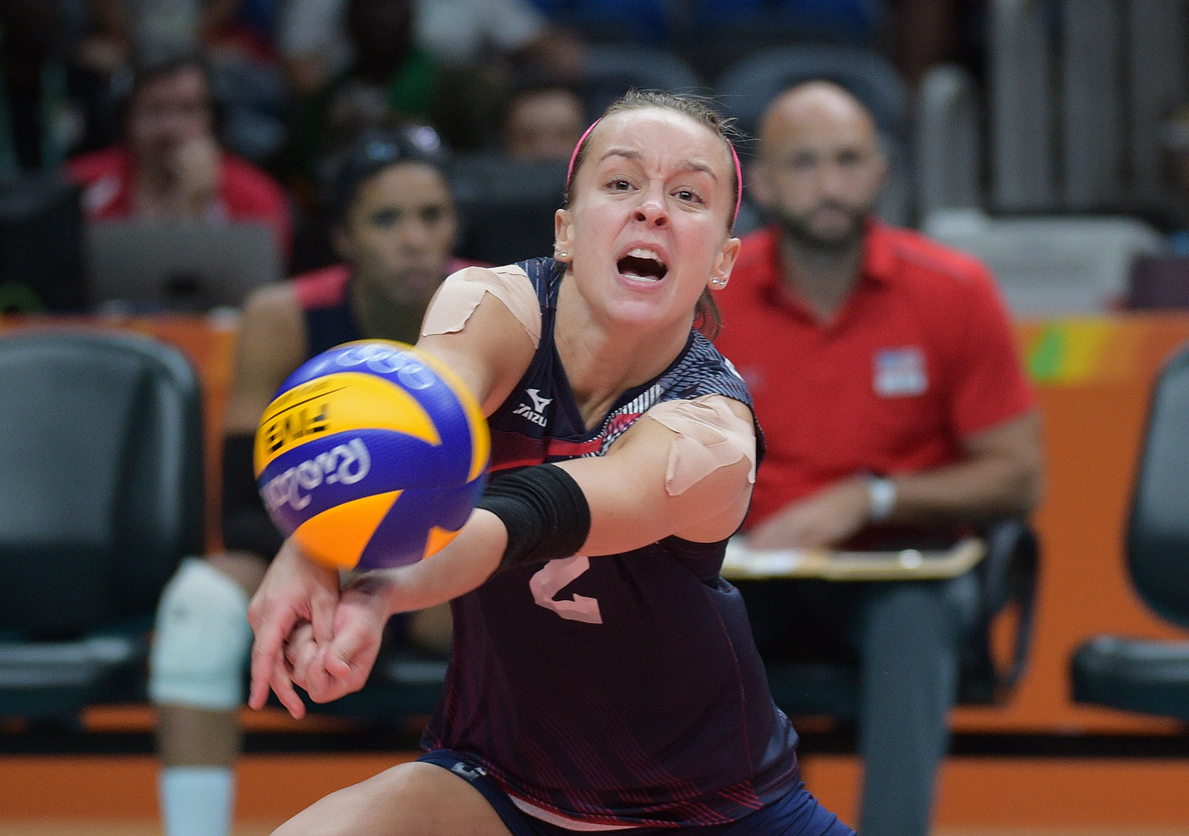 KaylaBanwarthofUnitedStatesdoesaforearmpass