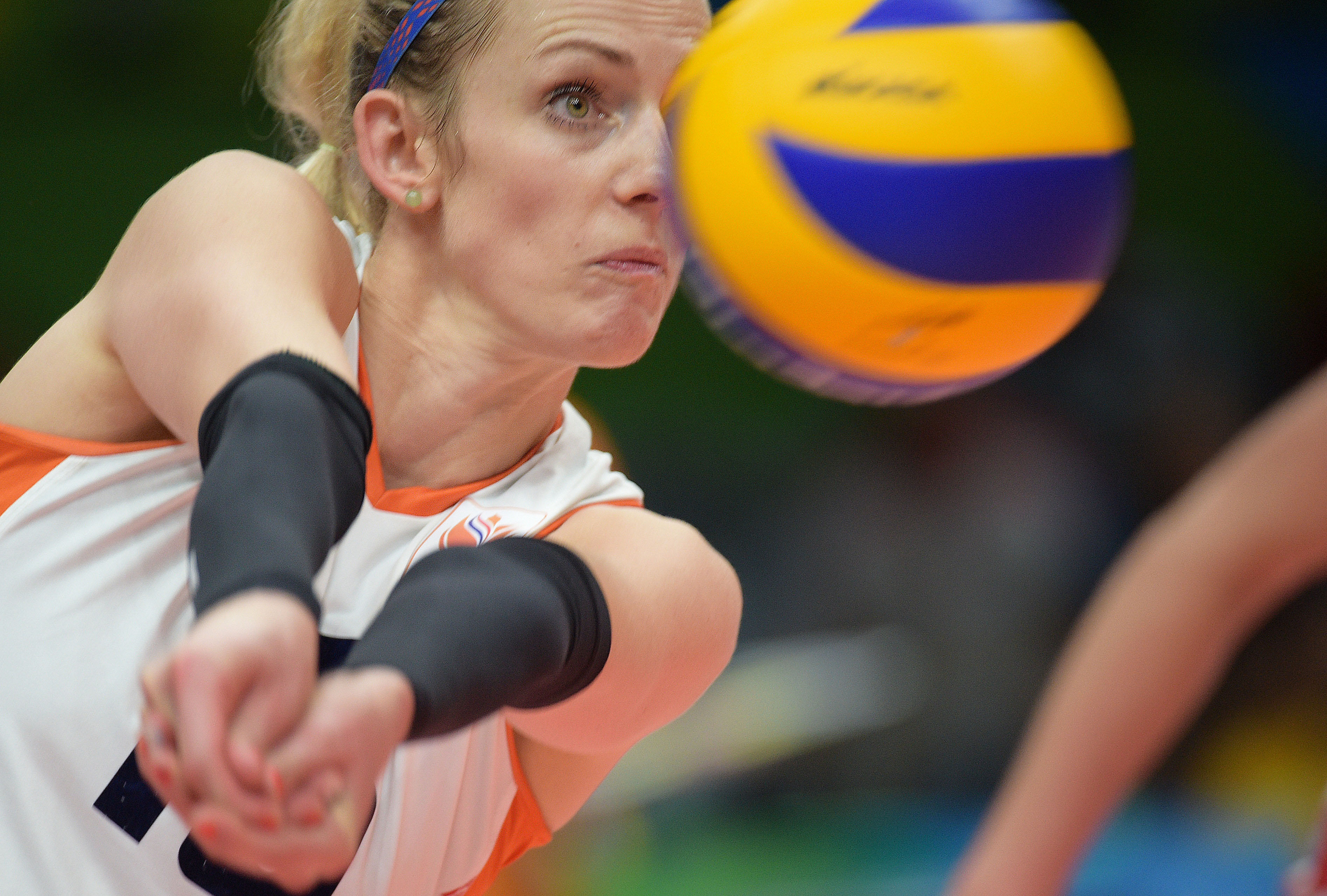 NetherlandsLiberoDebbyStamPilonreceives